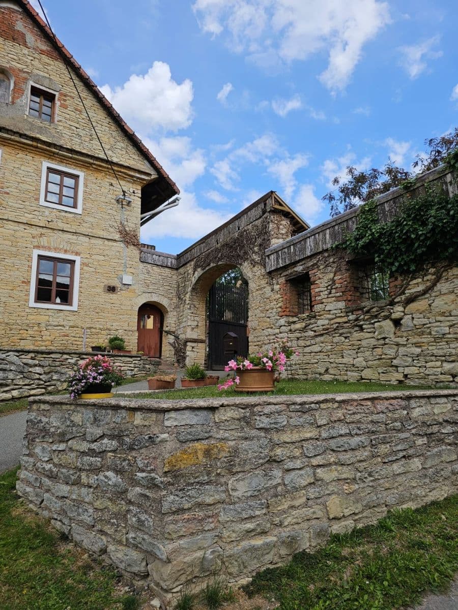 Prodej domu 1.067 m², pozemek 1.970 m², Vraclav, Pardubický kraj Prodej domu 1.067 m², pozemek 1.970 m², Vraclav, Pardubický kraj