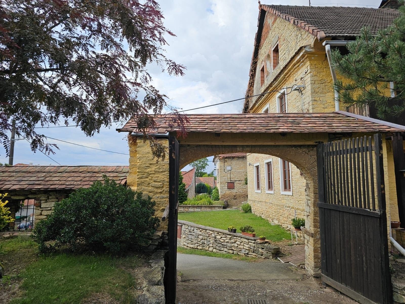 Prodej domu 1.067 m², pozemek 1.970 m², Vraclav, Pardubický kraj Prodej domu 1.067 m², pozemek 1.970 m², Vraclav, Pardubický kraj