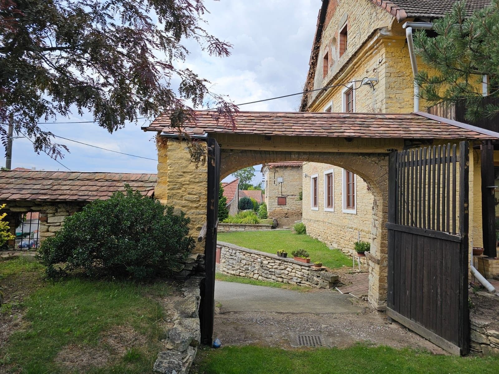 Prodej domu 1.067 m², pozemek 1.970 m², Vraclav, Pardubický kraj Prodej domu 1.067 m², pozemek 1.970 m², Vraclav, Pardubický kraj