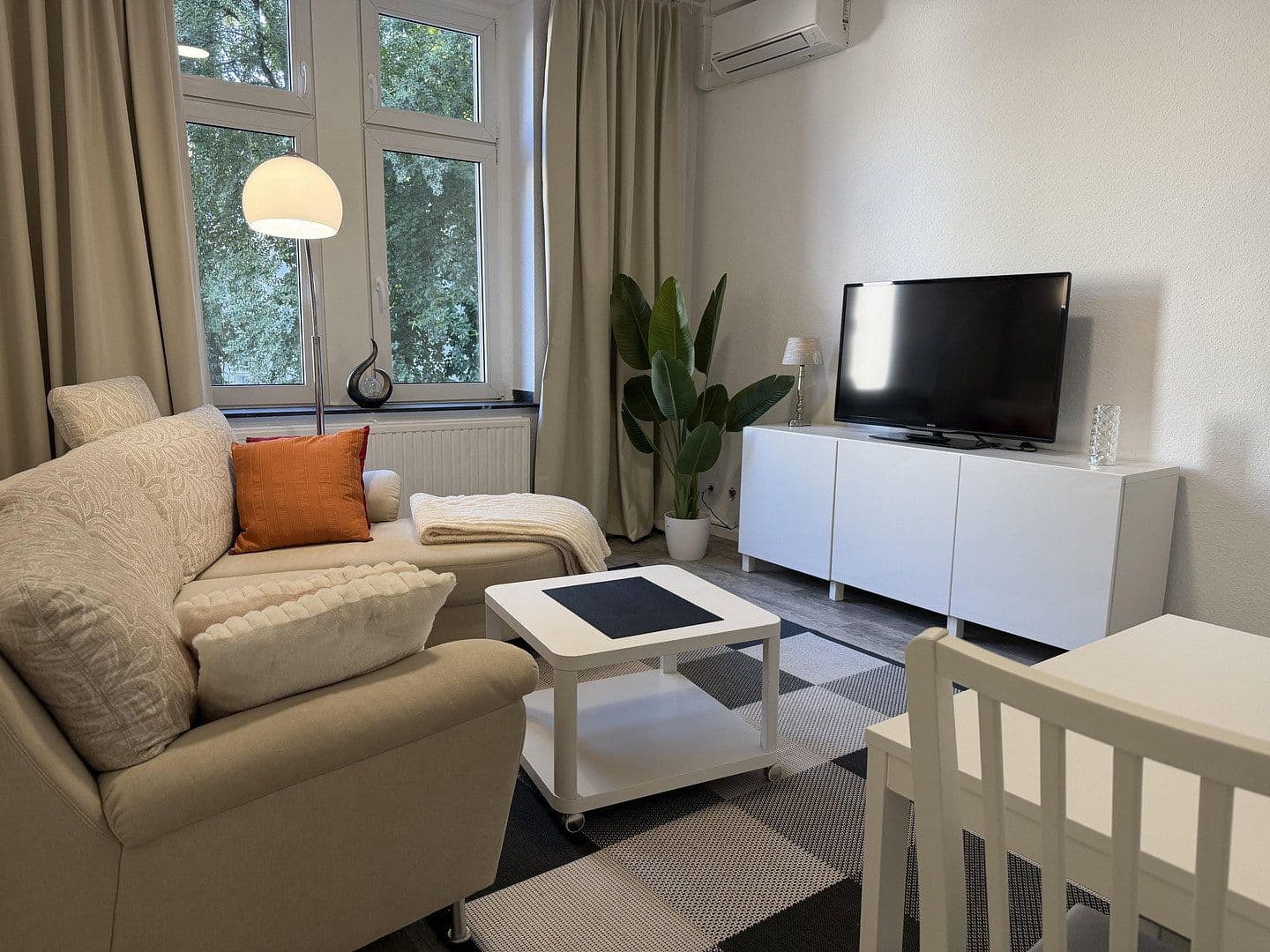 Pronájem bytu 2+kk 60 m², Röhrenstraße 1, Düsseldorf, Severní Porýní-Vestfálsko Pronájem bytu 2+kk 60 m², Röhrenstraße 1, Düsseldorf, Severní Porýní-Vestfálsko