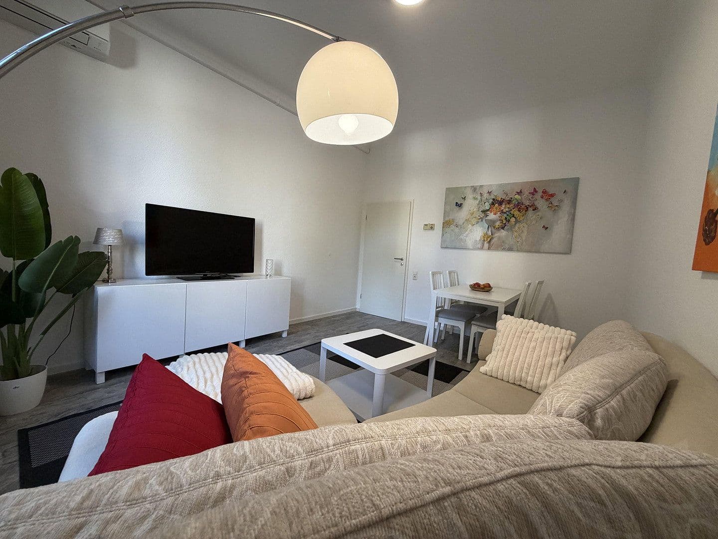 Pronájem bytu 2+kk 60 m², Röhrenstraße 1, Düsseldorf, Severní Porýní-Vestfálsko Pronájem bytu 2+kk 60 m², Röhrenstraße 1, Düsseldorf, Severní Porýní-Vestfálsko