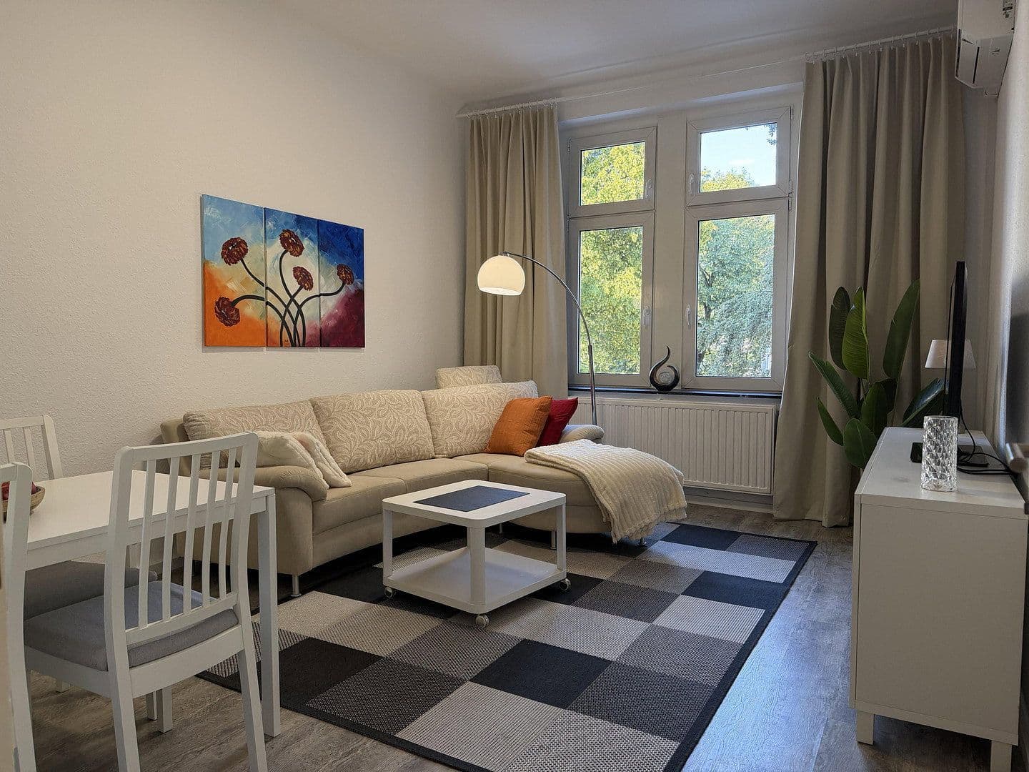Pronájem bytu 2+kk 60 m², Röhrenstraße 1, Düsseldorf, Severní Porýní-Vestfálsko Pronájem bytu 2+kk 60 m², Röhrenstraße 1, Düsseldorf, Severní Porýní-Vestfálsko