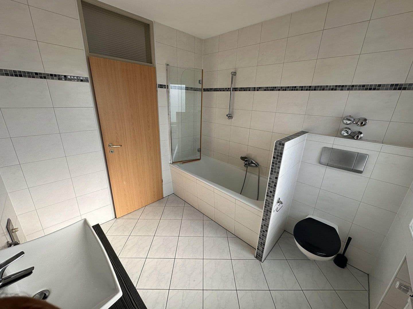 Pronájem bytu 3+1 89 m², Solinger Str. 139, Langenfeld (Rheinland), Severní Porýní-Vestfálsko Pronájem bytu 3+1 89 m², Solinger Str. 139, Langenfeld (Rheinland), Severní Porýní-Vestfálsko