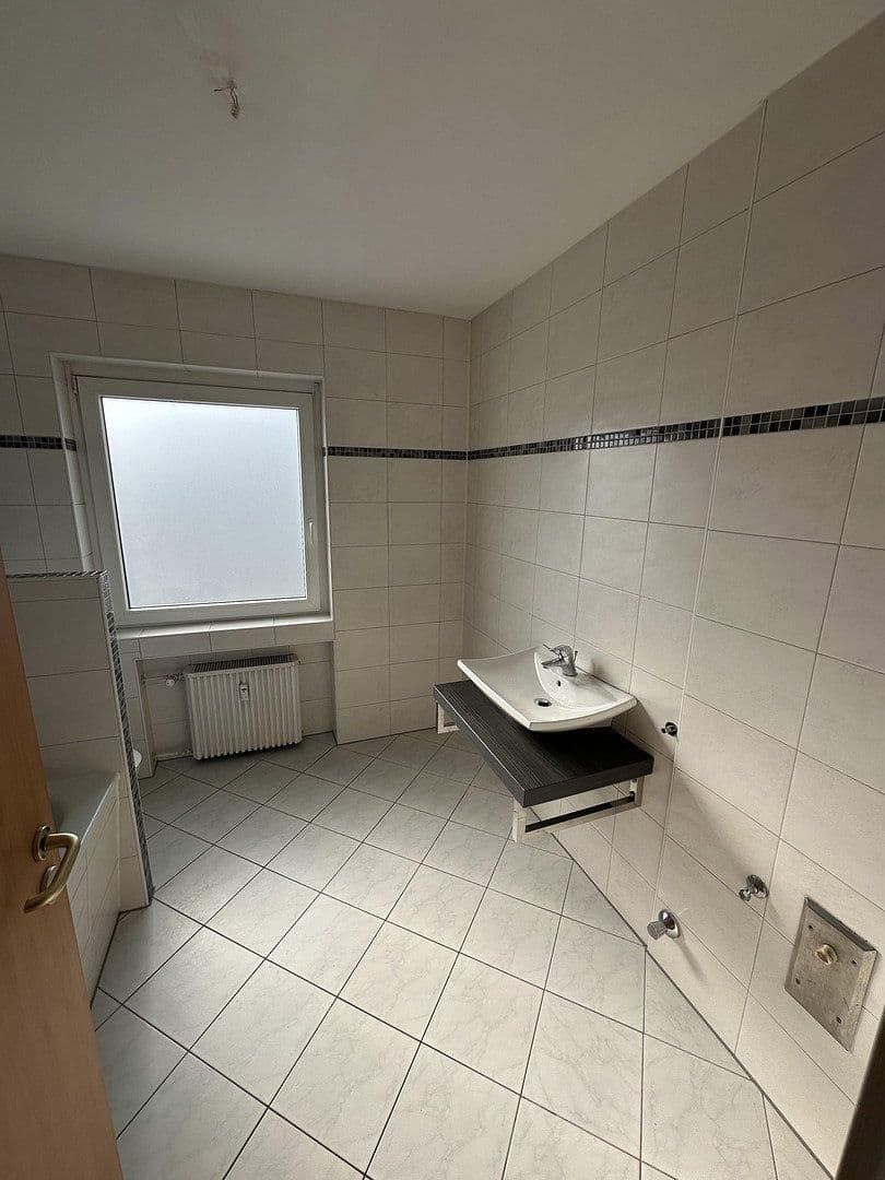 Pronájem bytu 3+1 89 m², Solinger Str. 139, Langenfeld (Rheinland), Severní Porýní-Vestfálsko Pronájem bytu 3+1 89 m², Solinger Str. 139, Langenfeld (Rheinland), Severní Porýní-Vestfálsko