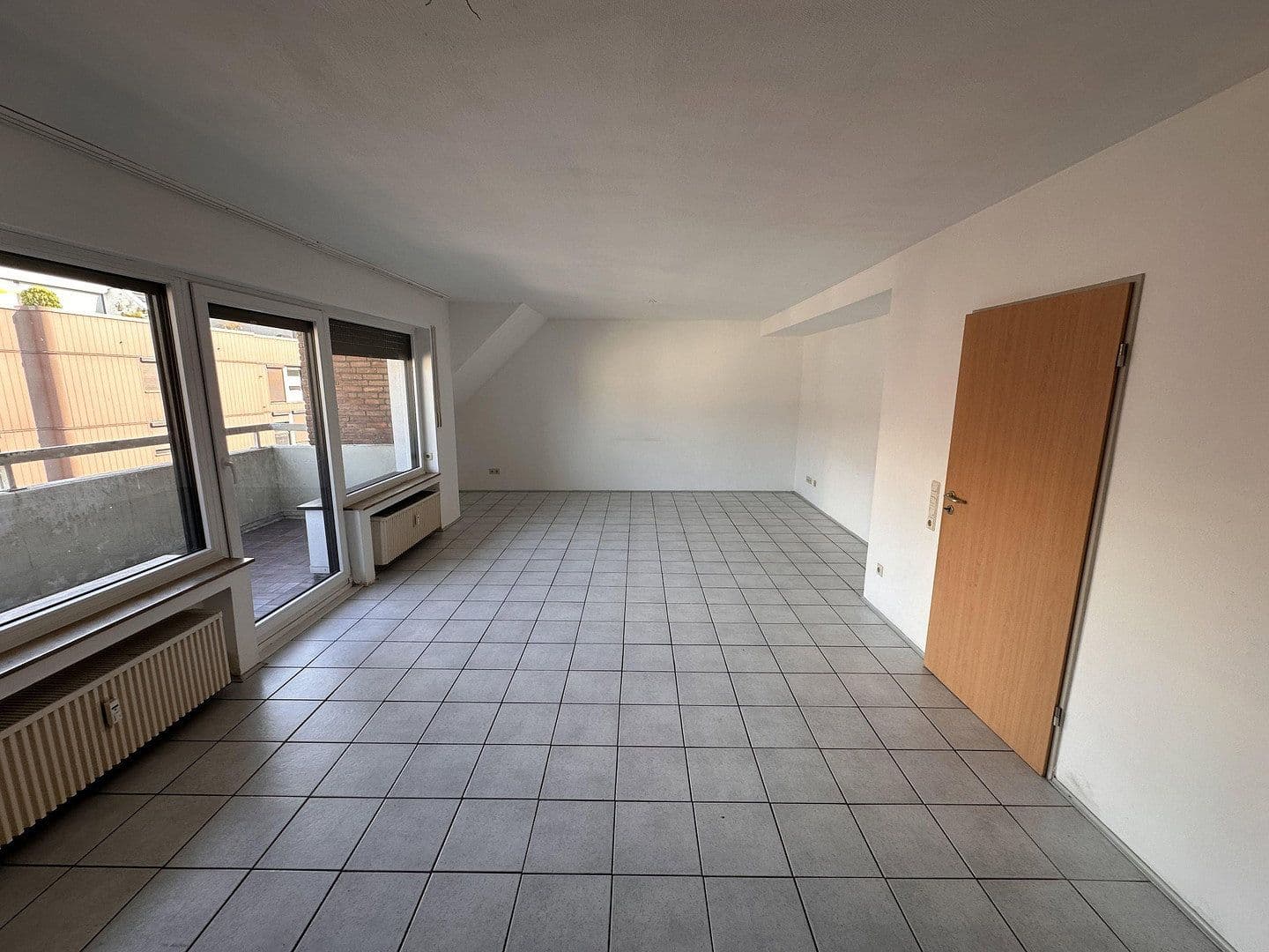 Pronájem bytu 3+1 89 m², Solinger Str. 139, Langenfeld (Rheinland), Severní Porýní-Vestfálsko Pronájem bytu 3+1 89 m², Solinger Str. 139, Langenfeld (Rheinland), Severní Porýní-Vestfálsko