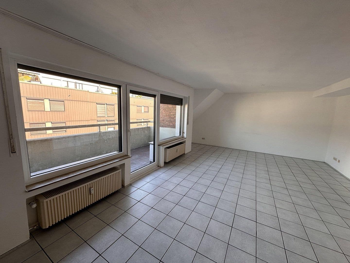Pronájem bytu 3+1 89 m², Solinger Str. 139, Langenfeld (Rheinland), Severní Porýní-Vestfálsko Pronájem bytu 3+1 89 m², Solinger Str. 139, Langenfeld (Rheinland), Severní Porýní-Vestfálsko