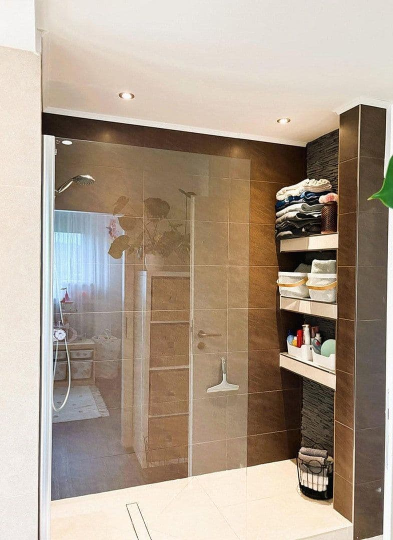 Prodej bytu 4+kk 113 m², Essen, Severní Porýní-Vestfálsko Prodej bytu 4+kk 113 m², Essen, Severní Porýní-Vestfálsko