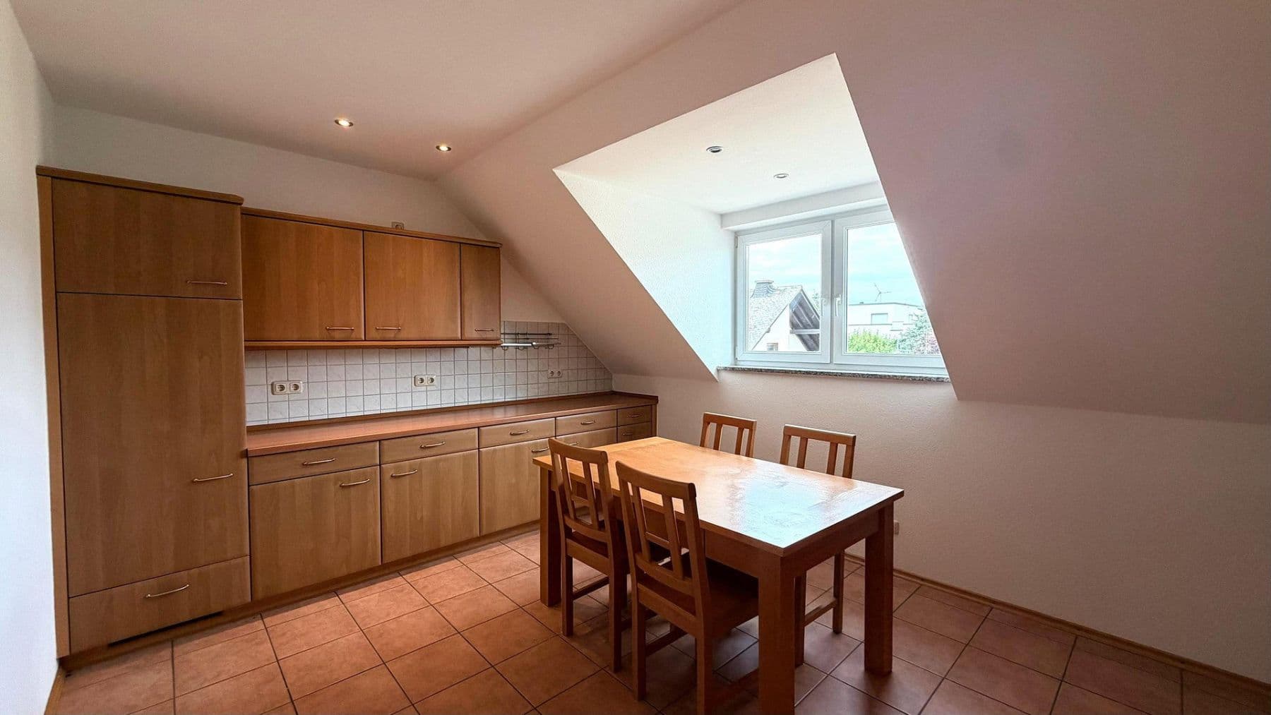 Pronájem bytu 3+1 108 m², Kalkstr. 28, Trierweiler, Porýní-Falc Pronájem bytu 3+1 108 m², Kalkstr. 28, Trierweiler, Porýní-Falc