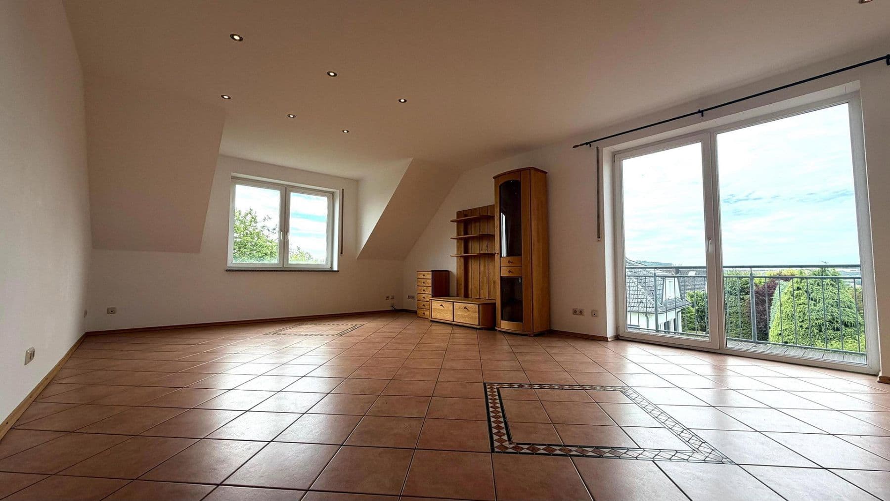 Pronájem bytu 3+1 108 m², Kalkstr. 28, Trierweiler, Porýní-Falc Pronájem bytu 3+1 108 m², Kalkstr. 28, Trierweiler, Porýní-Falc