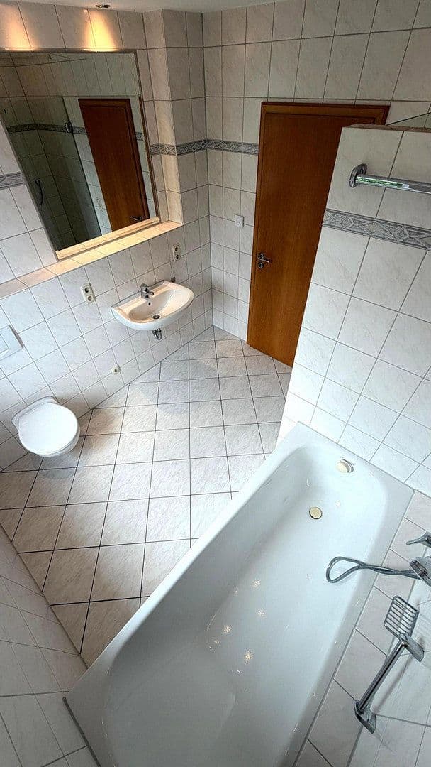 Pronájem bytu 3+1 108 m², Kalkstr. 28, Trierweiler, Porýní-Falc Pronájem bytu 3+1 108 m², Kalkstr. 28, Trierweiler, Porýní-Falc