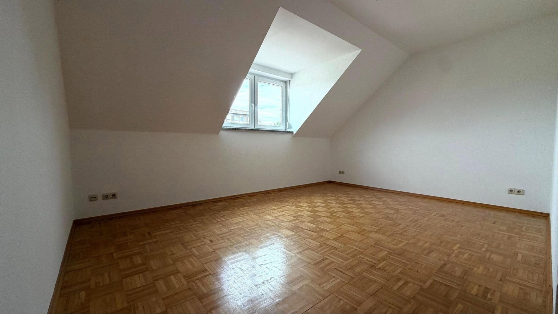 Pronájem bytu 3+1 108 m², Kalkstr. 28, Trierweiler, Porýní-Falc Pronájem bytu 3+1 108 m², Kalkstr. 28, Trierweiler, Porýní-Falc