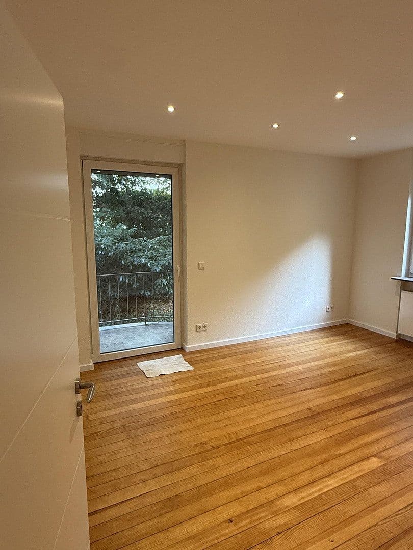 Pronájem bytu 4+1 90 m², Saarbrücken, Země Sársko Pronájem bytu 4+1 90 m², Saarbrücken, Země Sársko