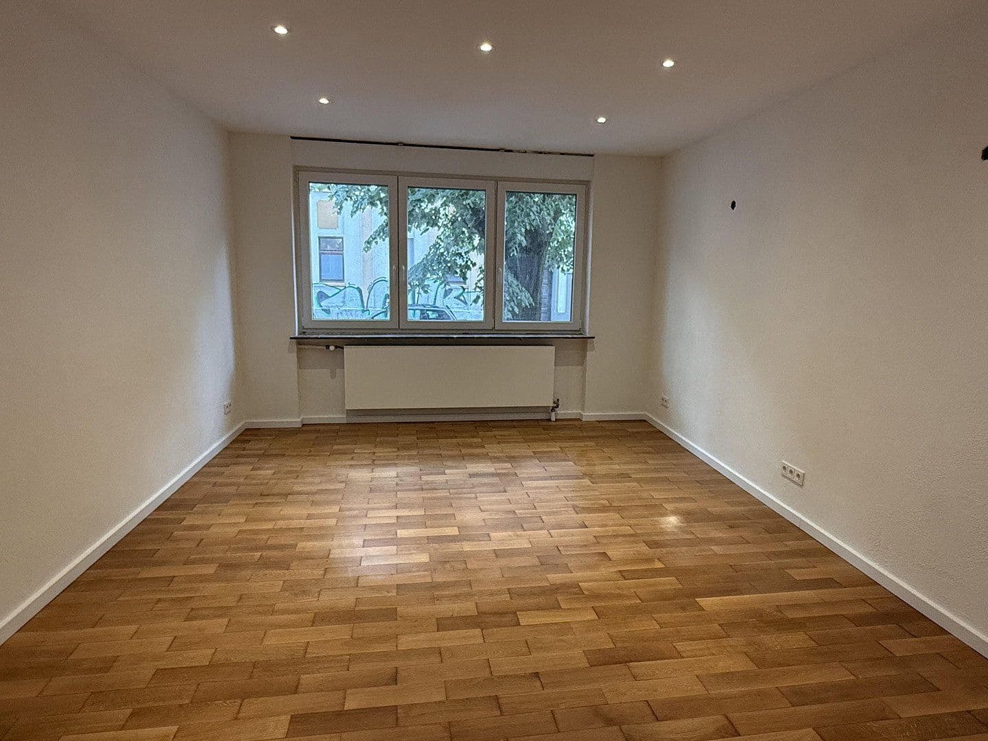 Pronájem bytu 4+1 90 m², Saarbrücken, Země Sársko Pronájem bytu 4+1 90 m², Saarbrücken, Země Sársko
