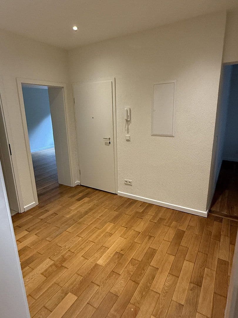 Pronájem bytu 4+1 90 m², Saarbrücken, Země Sársko Pronájem bytu 4+1 90 m², Saarbrücken, Země Sársko