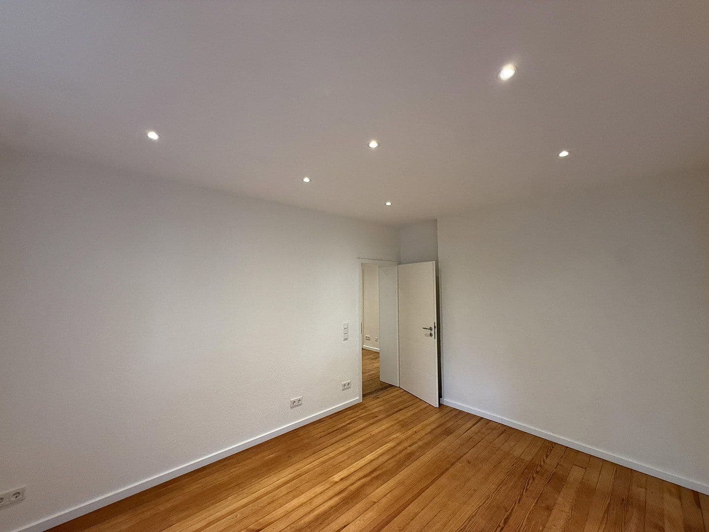 Pronájem bytu 4+1 90 m², Saarbrücken, Země Sársko Pronájem bytu 4+1 90 m², Saarbrücken, Země Sársko