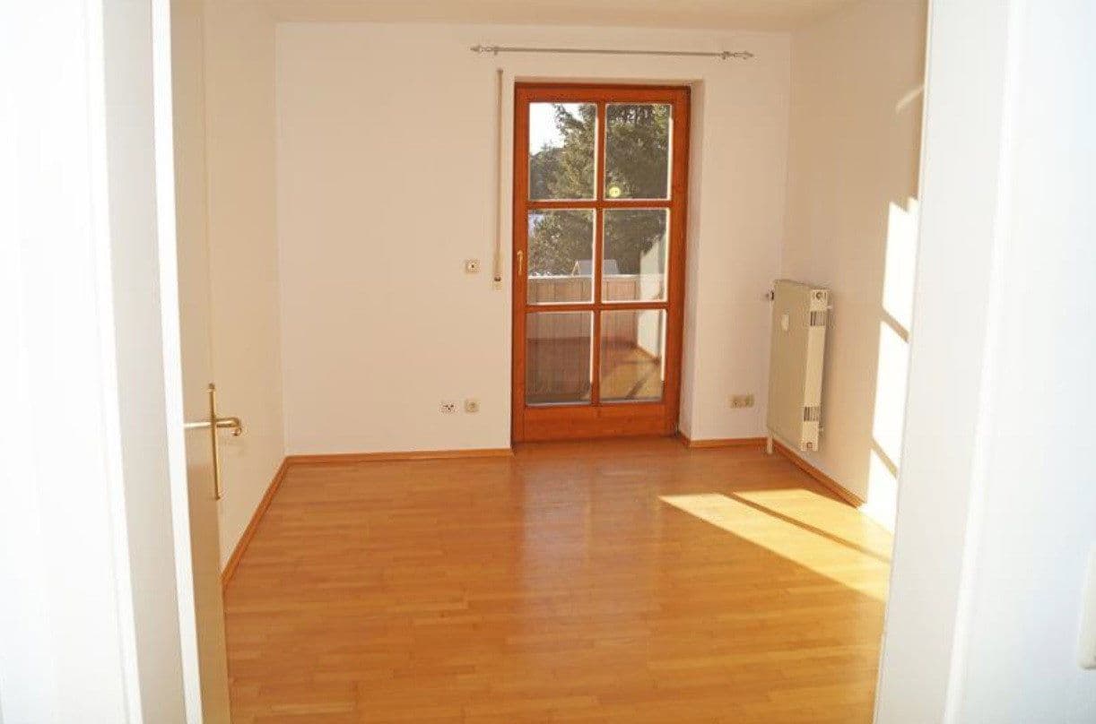 Pronájem domu 160 m², pozemek 400 m², Münchener Str.47, Sauerlach, Bavorsko Pronájem domu 160 m², pozemek 400 m², Münchener Str.47, Sauerlach, Bavorsko
