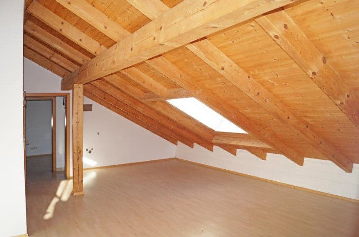 Pronájem domu 160 m², pozemek 400 m², Münchener Str.47, Sauerlach, Bavorsko Pronájem domu 160 m², pozemek 400 m², Münchener Str.47, Sauerlach, Bavorsko