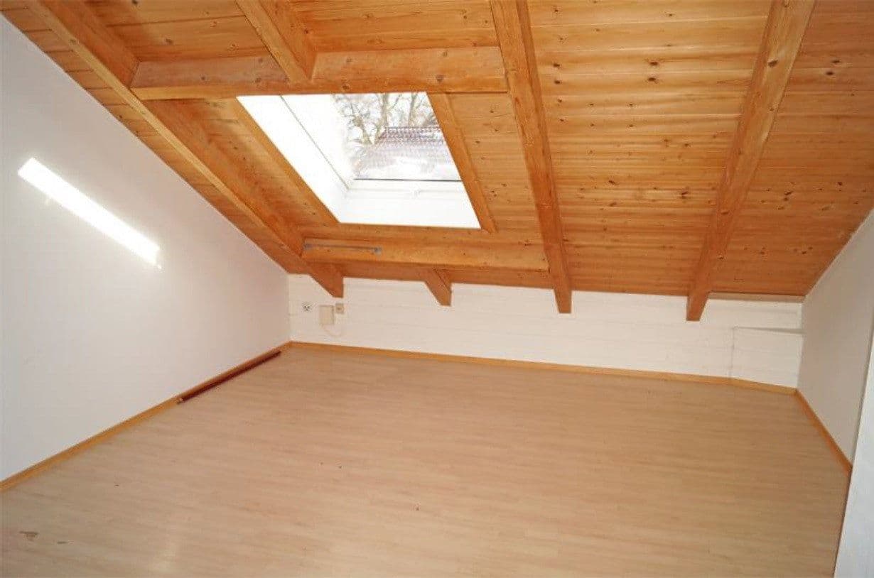 Pronájem domu 160 m², pozemek 400 m², Münchener Str.47, Sauerlach, Bavorsko Pronájem domu 160 m², pozemek 400 m², Münchener Str.47, Sauerlach, Bavorsko