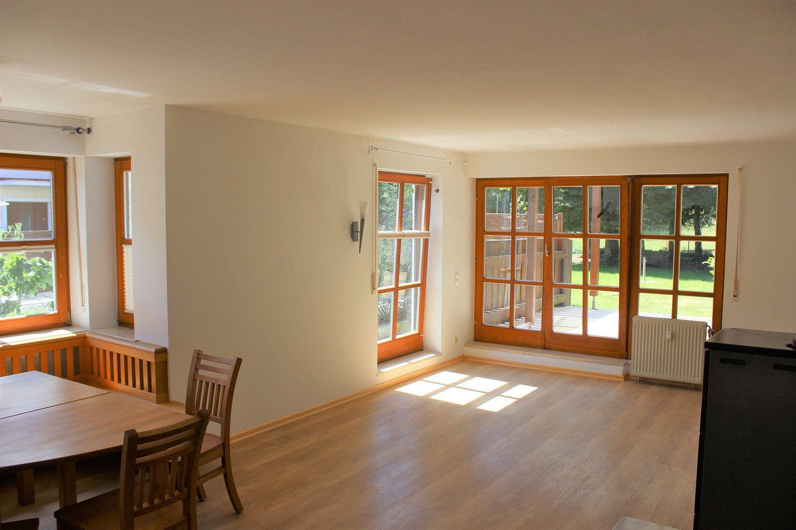 Pronájem domu 160 m², pozemek 400 m², Münchener Str.47, Sauerlach, Bavorsko Pronájem domu 160 m², pozemek 400 m², Münchener Str.47, Sauerlach, Bavorsko