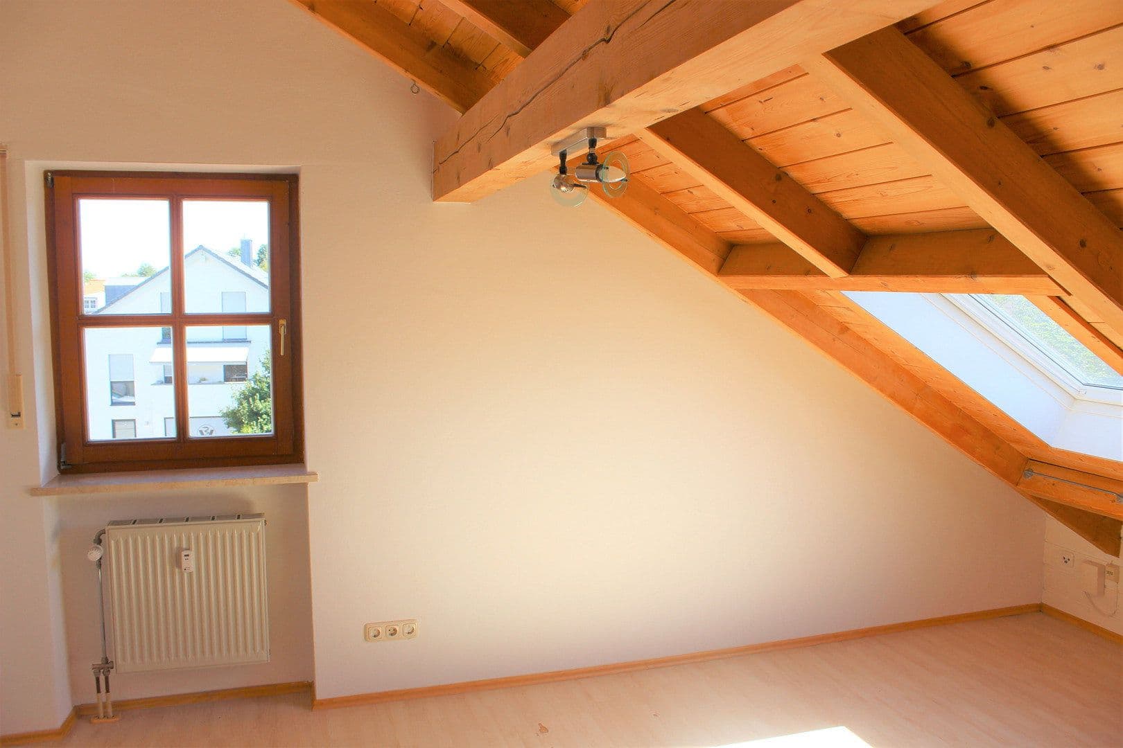 Pronájem domu 160 m², pozemek 400 m², Münchener Str.47, Sauerlach, Bavorsko Pronájem domu 160 m², pozemek 400 m², Münchener Str.47, Sauerlach, Bavorsko