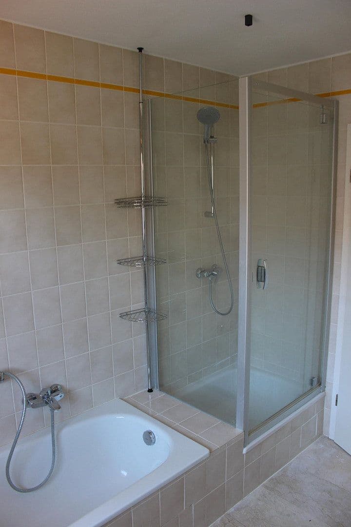 Pronájem domu 160 m², pozemek 400 m², Münchener Str.47, Sauerlach, Bavorsko Pronájem domu 160 m², pozemek 400 m², Münchener Str.47, Sauerlach, Bavorsko