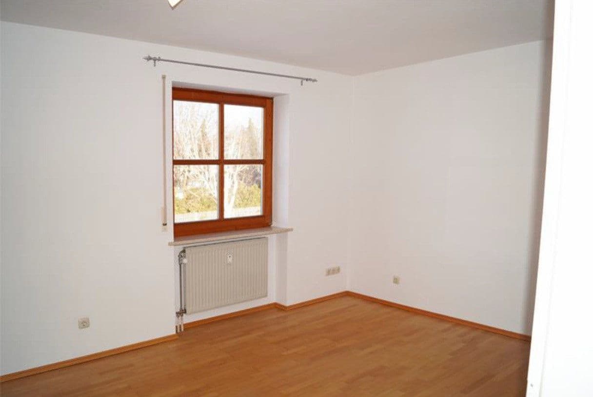 Pronájem domu 160 m², pozemek 400 m², Münchener Str.47, Sauerlach, Bavorsko Pronájem domu 160 m², pozemek 400 m², Münchener Str.47, Sauerlach, Bavorsko
