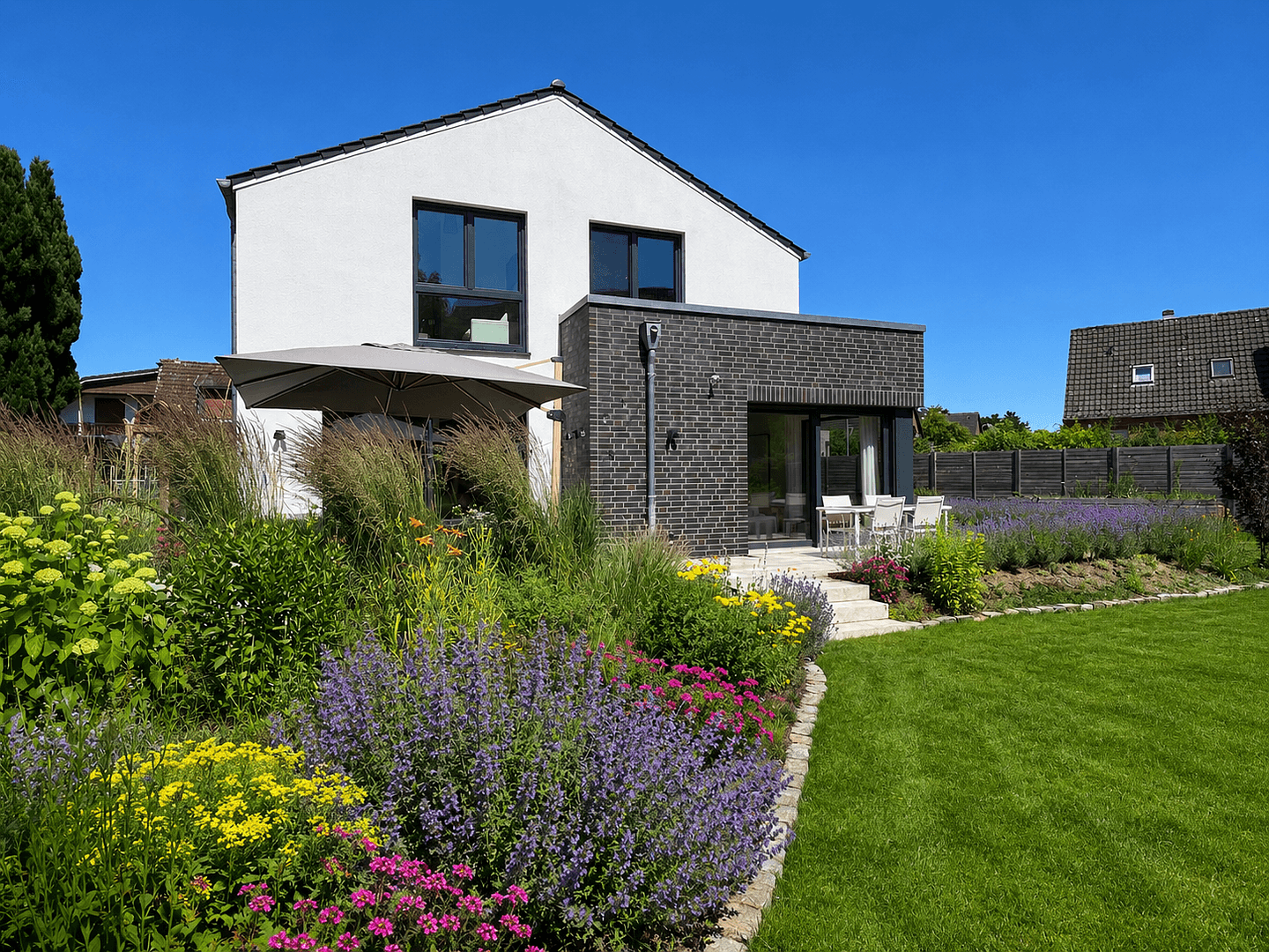 Prodej domu 171 m², pozemek 689 m², Schwarzenbek, Šlesvicko-Holštýnsko Prodej domu 171 m², pozemek 689 m², Schwarzenbek, Šlesvicko-Holštýnsko