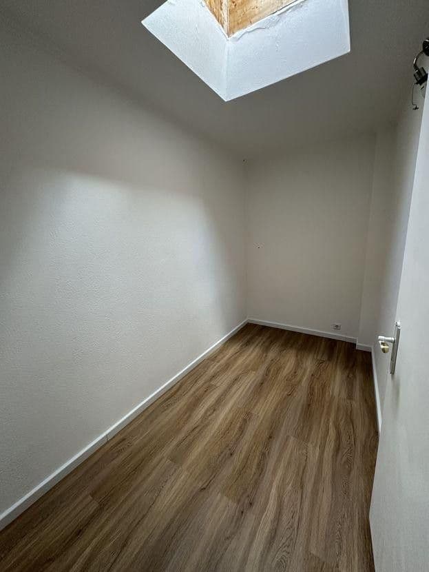 Pronájem bytu 4+kk 130 m², Filderstadt, Bádensko-Württembersko Pronájem bytu 4+kk 130 m², Filderstadt, Bádensko-Württembersko