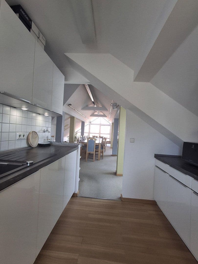 Pronájem bytu 2+1 90 m², Humboldtstr. 13, Freiberg, Sasko Pronájem bytu 2+1 90 m², Humboldtstr. 13, Freiberg, Sasko