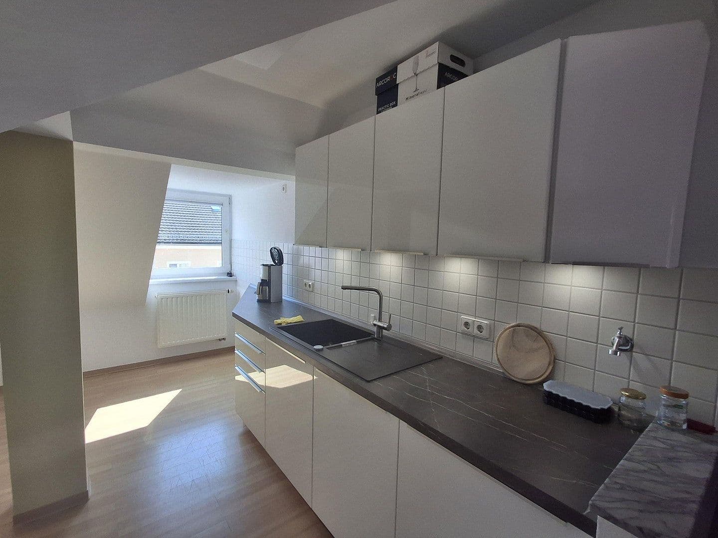 Pronájem bytu 2+1 90 m², Humboldtstr. 13, Freiberg, Sasko Pronájem bytu 2+1 90 m², Humboldtstr. 13, Freiberg, Sasko