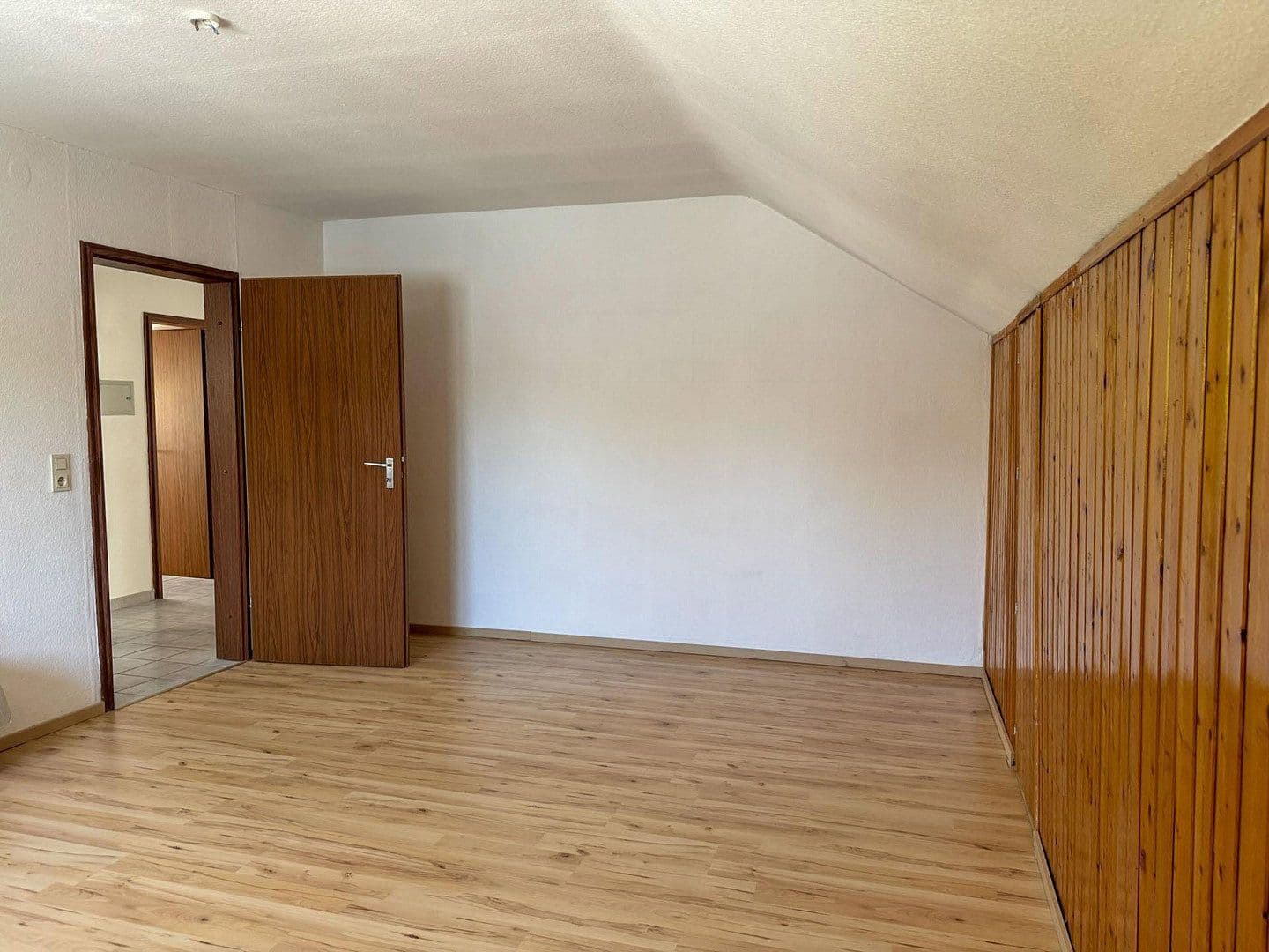 Prodej domu 214 m², pozemek 553 m², Heiligkreuzsteinach, Bádensko-Württembersko Prodej domu 214 m², pozemek 553 m², Heiligkreuzsteinach, Bádensko-Württembersko