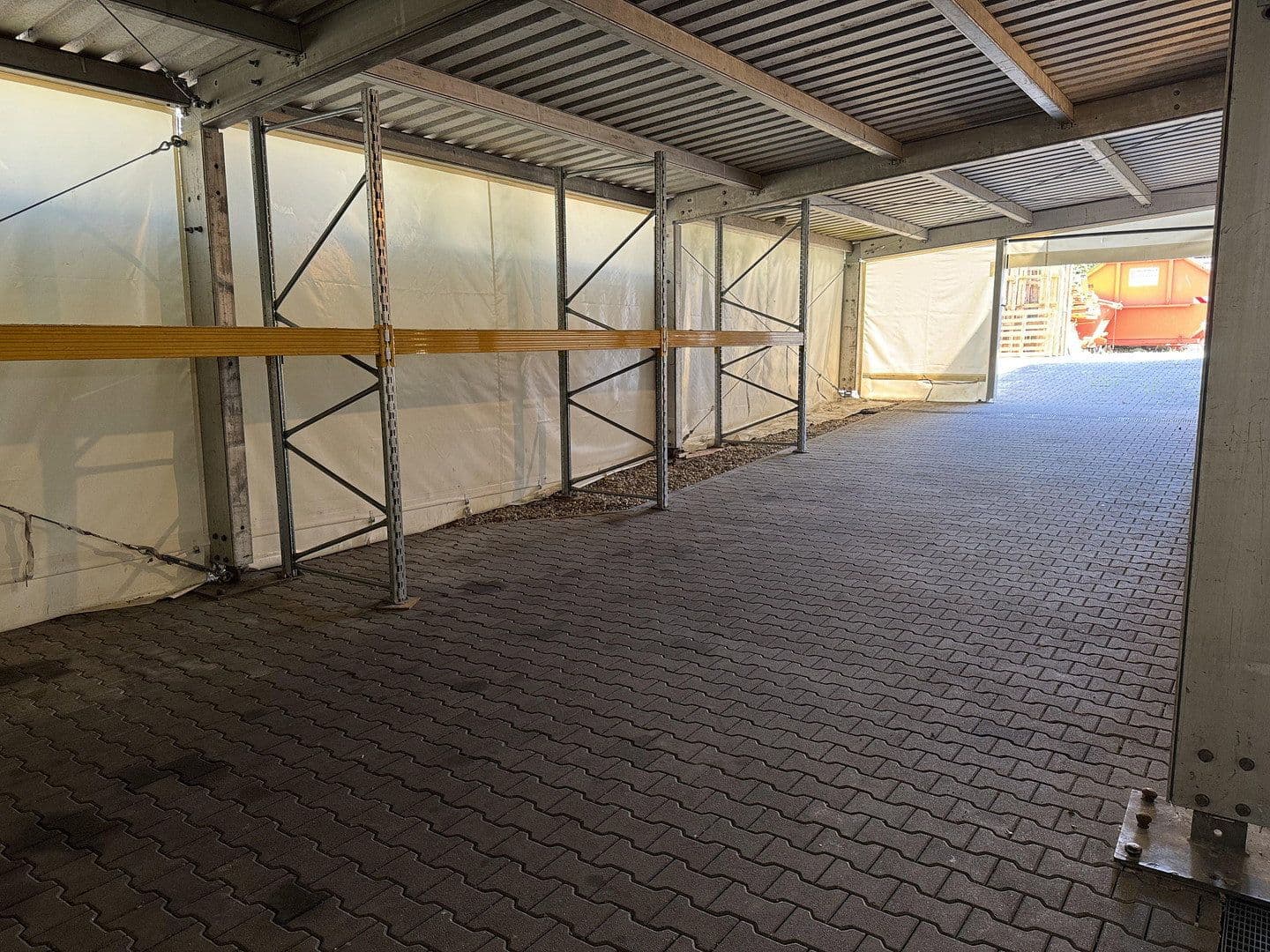 Prodej nebytového prostoru 3.300 m², Pfaffenhofen, Bavorsko Prodej nebytového prostoru 3.300 m², Pfaffenhofen, Bavorsko