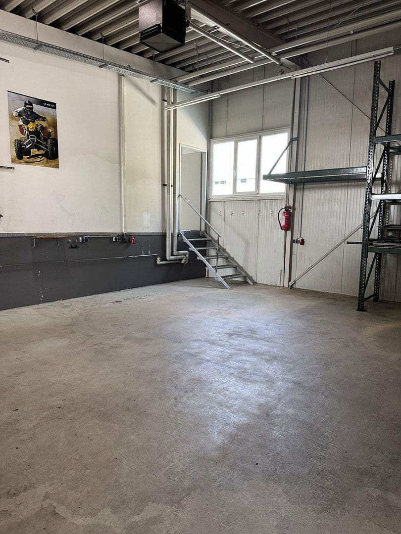 Prodej nebytového prostoru 3.300 m², Pfaffenhofen, Bavorsko Prodej nebytového prostoru 3.300 m², Pfaffenhofen, Bavorsko