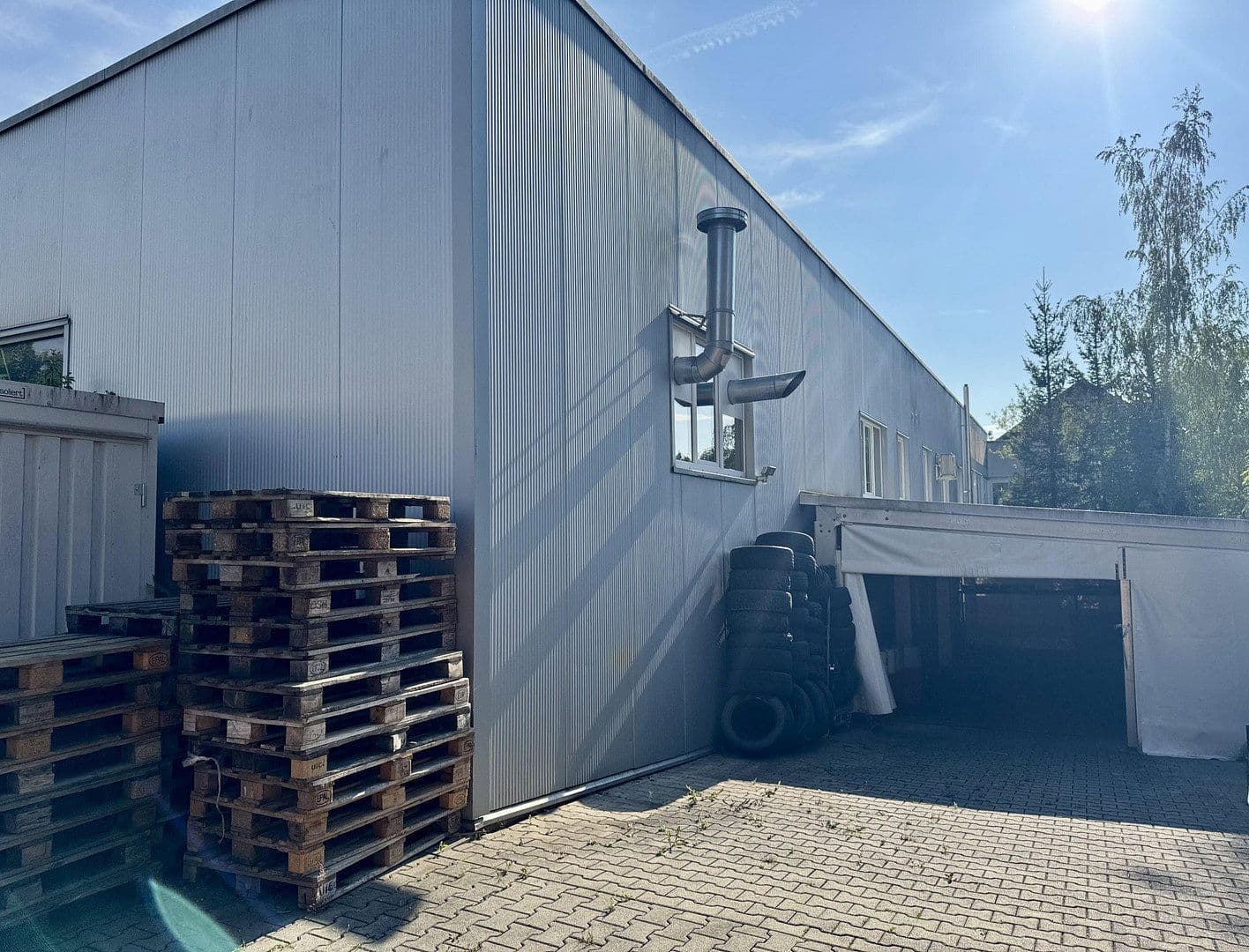 Prodej nebytového prostoru 3.300 m², Pfaffenhofen, Bavorsko Prodej nebytového prostoru 3.300 m², Pfaffenhofen, Bavorsko