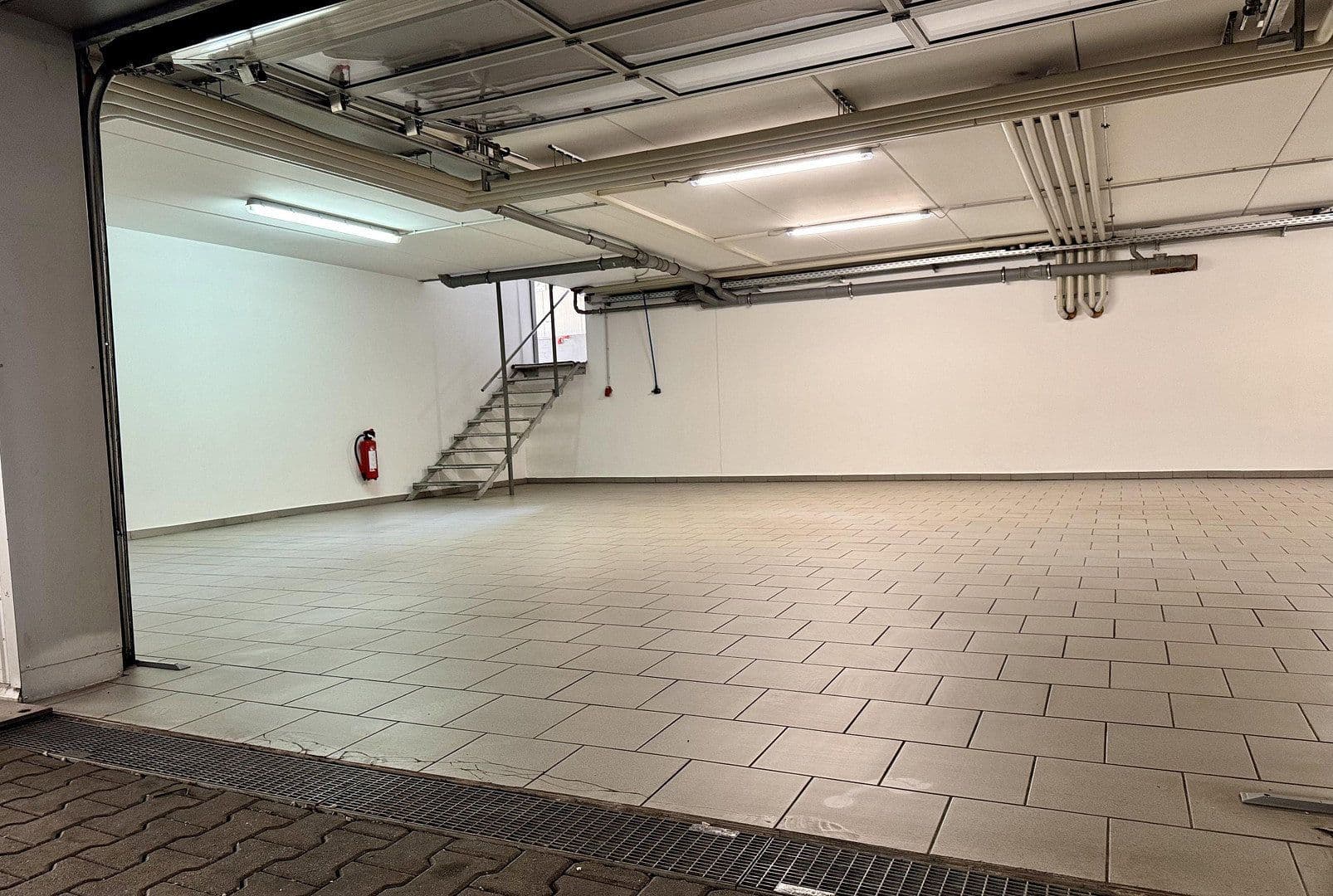 Prodej nebytového prostoru 3.300 m², Pfaffenhofen, Bavorsko Prodej nebytového prostoru 3.300 m², Pfaffenhofen, Bavorsko