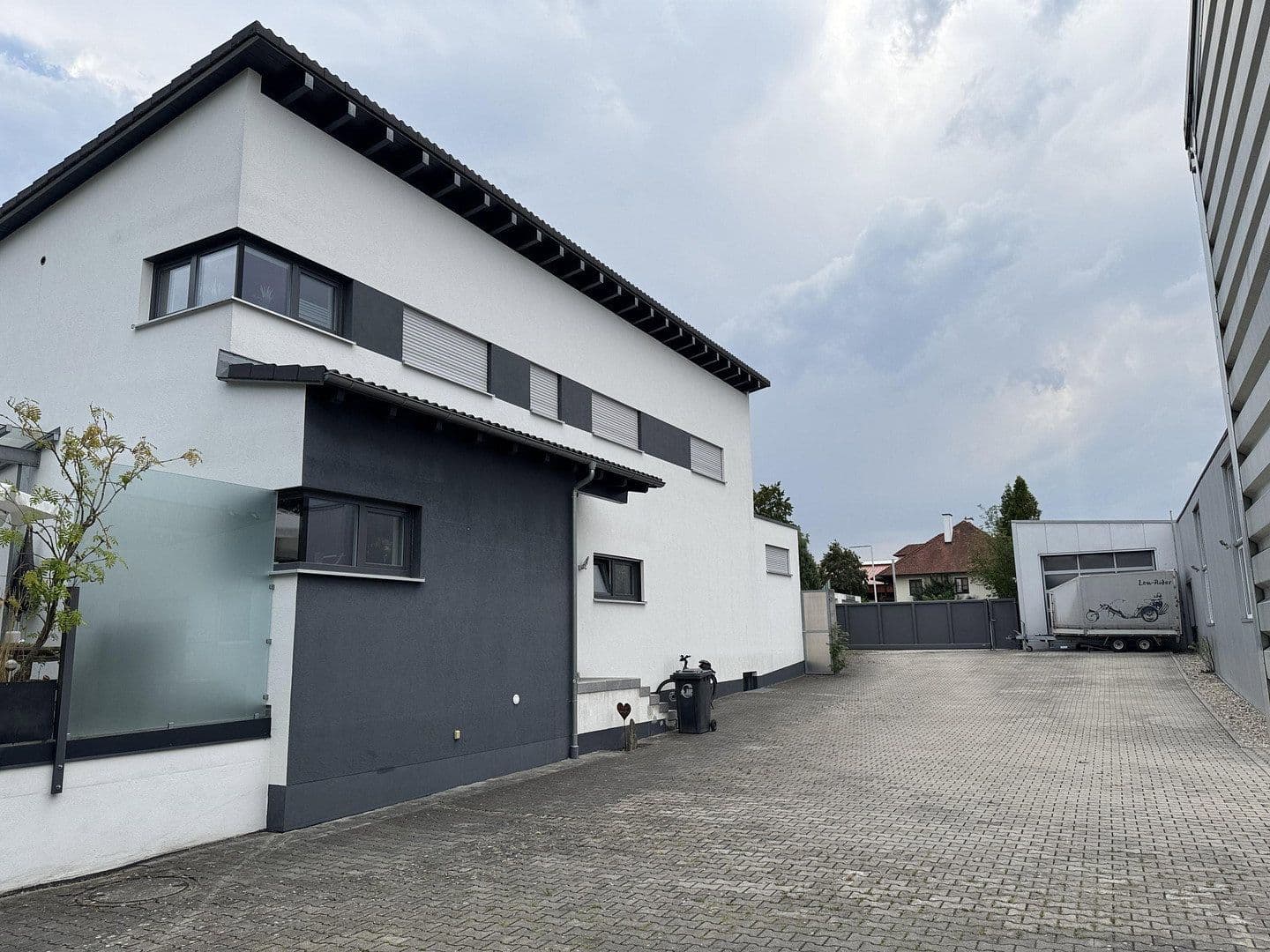 Prodej nebytového prostoru 3.300 m², Pfaffenhofen, Bavorsko Prodej nebytového prostoru 3.300 m², Pfaffenhofen, Bavorsko