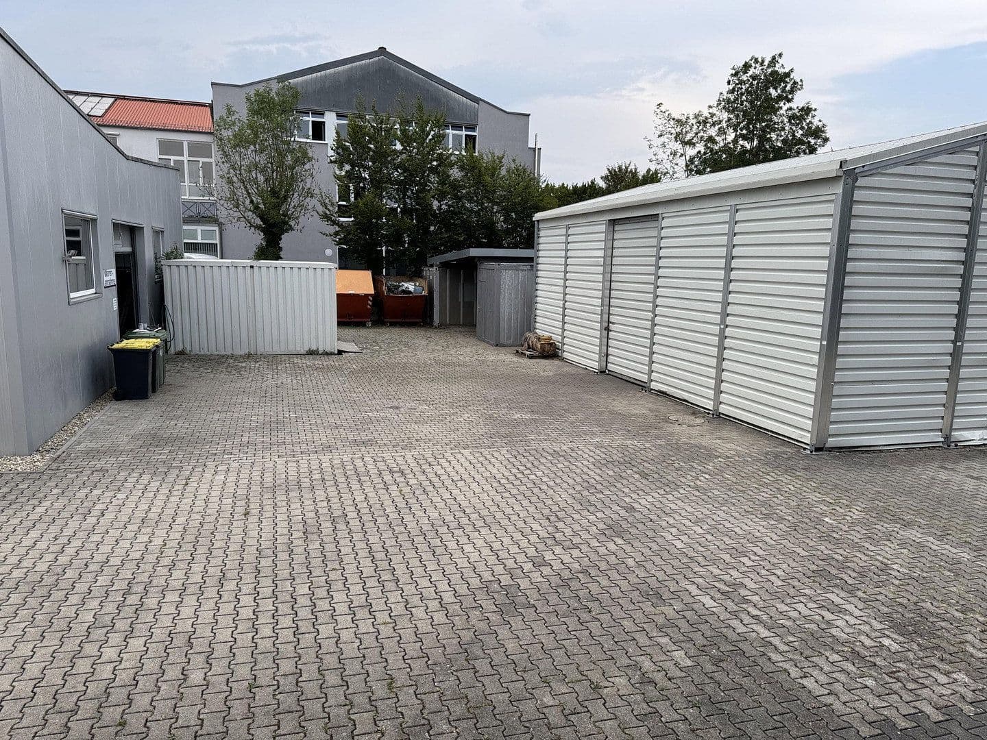 Prodej nebytového prostoru 3.300 m², Pfaffenhofen, Bavorsko Prodej nebytového prostoru 3.300 m², Pfaffenhofen, Bavorsko