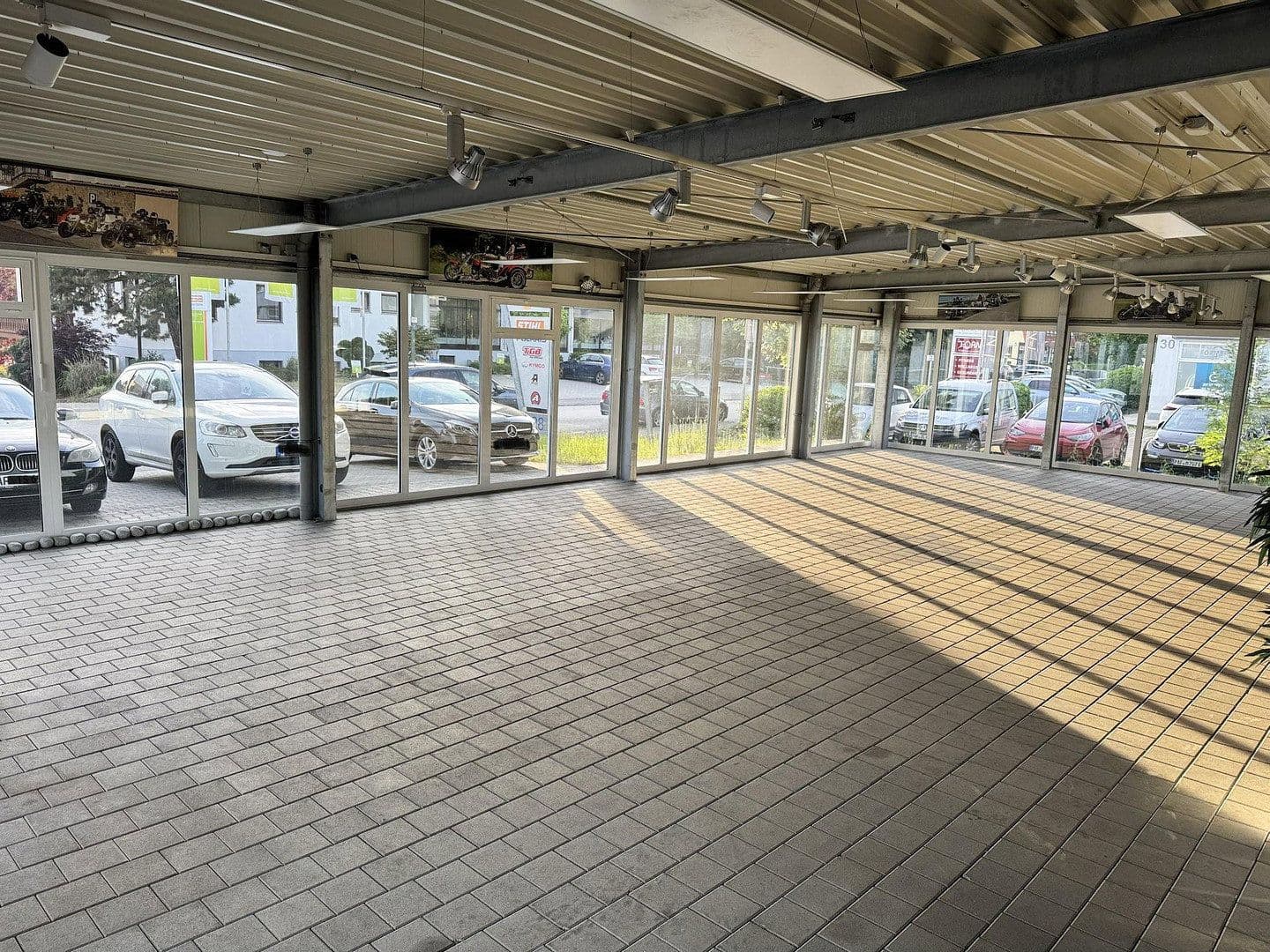 Prodej nebytového prostoru 3.300 m², Pfaffenhofen, Bavorsko Prodej nebytového prostoru 3.300 m², Pfaffenhofen, Bavorsko