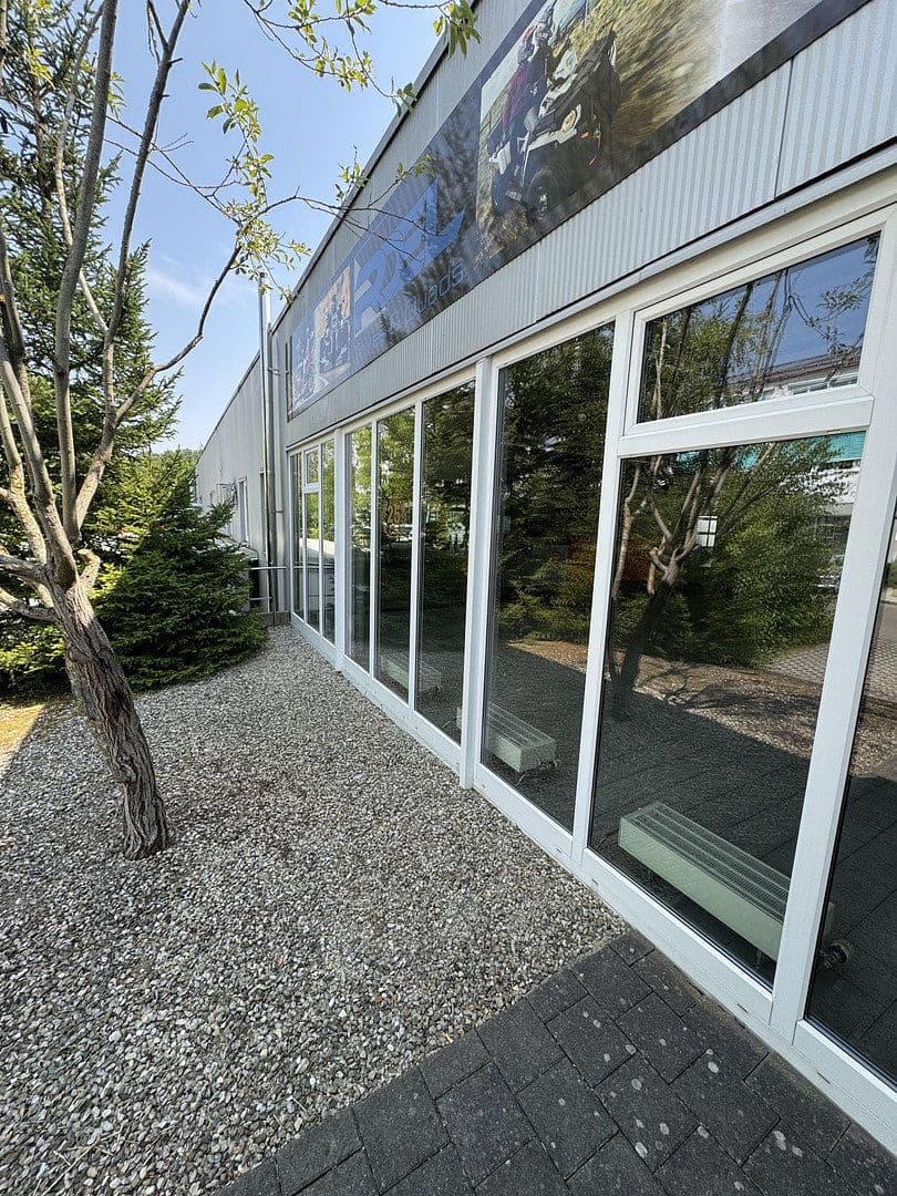 Prodej nebytového prostoru 3.300 m², Pfaffenhofen, Bavorsko Prodej nebytového prostoru 3.300 m², Pfaffenhofen, Bavorsko
