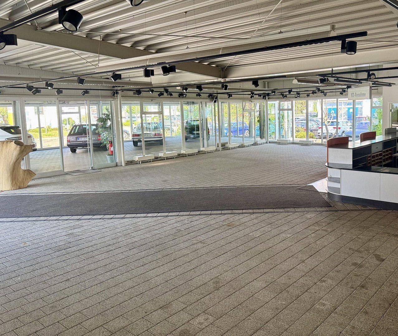Prodej nebytového prostoru 3.300 m², Pfaffenhofen, Bavorsko Prodej nebytového prostoru 3.300 m², Pfaffenhofen, Bavorsko