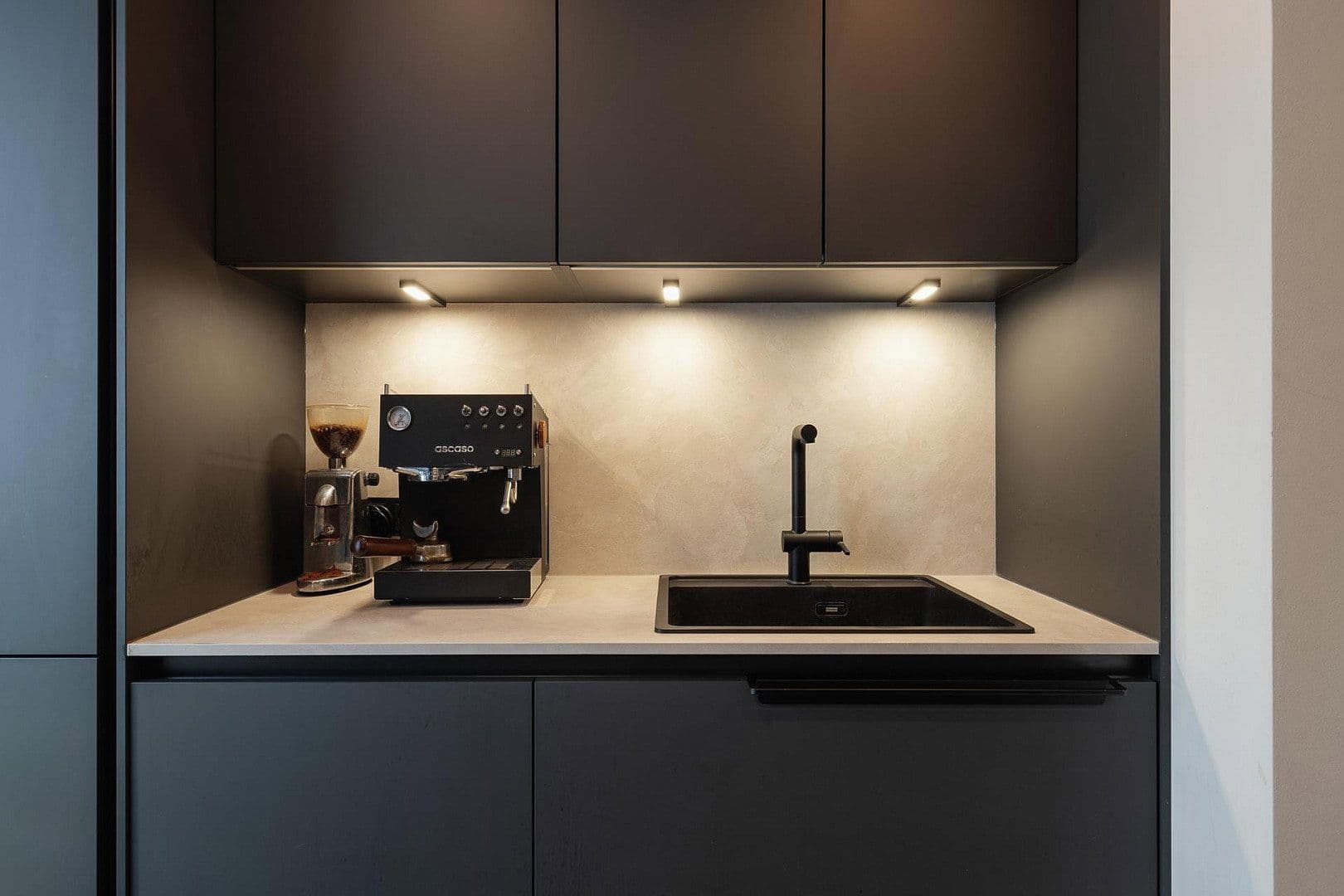 Prodej bytu 3+1 82 m², Schöneberger Straße 12, Friedrichshain-Kreuzberg - Kreuzberg, Berlín Prodej bytu 3+1 82 m², Schöneberger Straße 12, Friedrichshain-Kreuzberg - Kreuzberg, Berlín