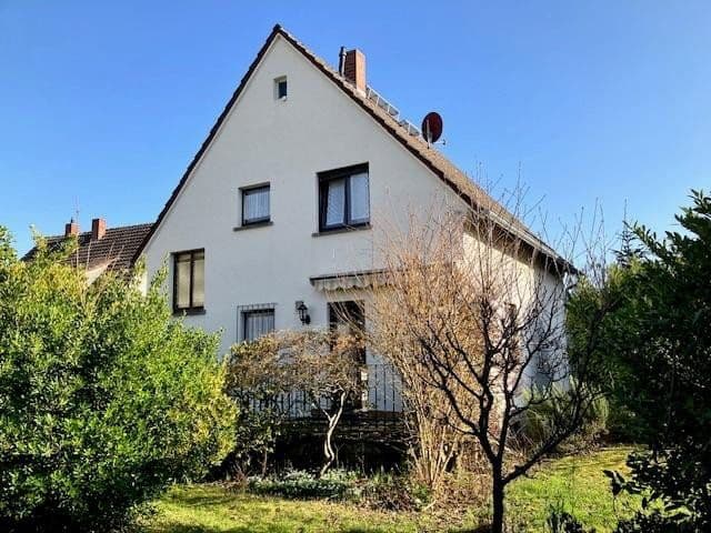 Prodej domu 95 m², pozemek 567 m², Lübecker Straße 10, Rüsselsheim am Main, Hessen Prodej domu 95 m², pozemek 567 m², Lübecker Straße 10, Rüsselsheim am Main, Hessen