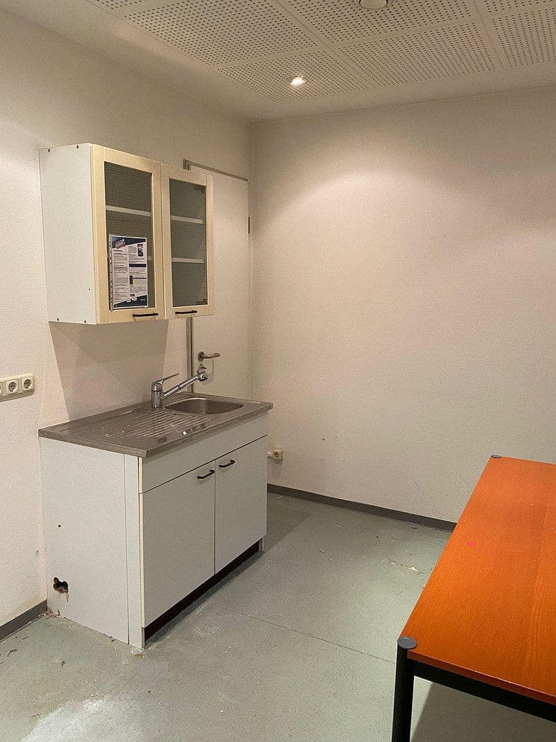 Pronájem kanceláře 305 m², Leonrodstr 69, München, Bavorsko Pronájem kanceláře 305 m², Leonrodstr 69, München, Bavorsko