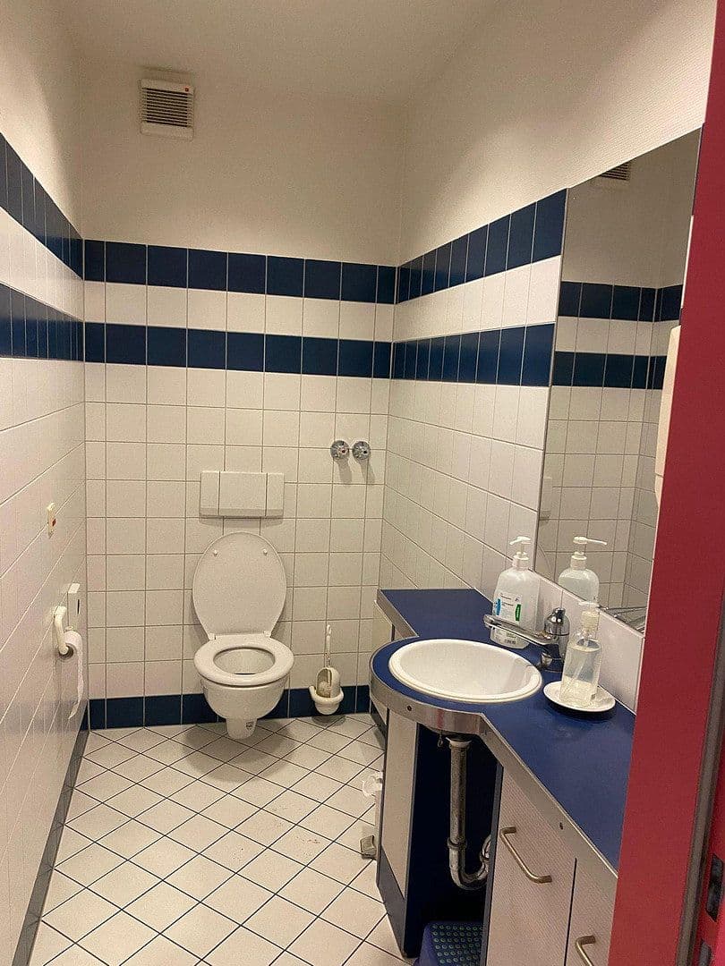 Pronájem kanceláře 305 m², Leonrodstr 69, München, Bavorsko Pronájem kanceláře 305 m², Leonrodstr 69, München, Bavorsko
