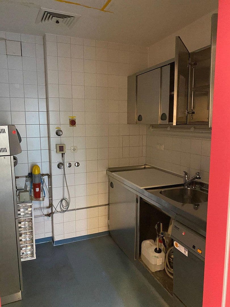 Pronájem kanceláře 305 m², Leonrodstr 69, München, Bavorsko Pronájem kanceláře 305 m², Leonrodstr 69, München, Bavorsko