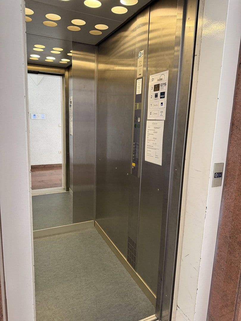 Pronájem kanceláře 174 m², Stuttgarter Straße 41, Pforzheim, Bádensko-Württembersko Pronájem kanceláře 174 m², Stuttgarter Straße 41, Pforzheim, Bádensko-Württembersko