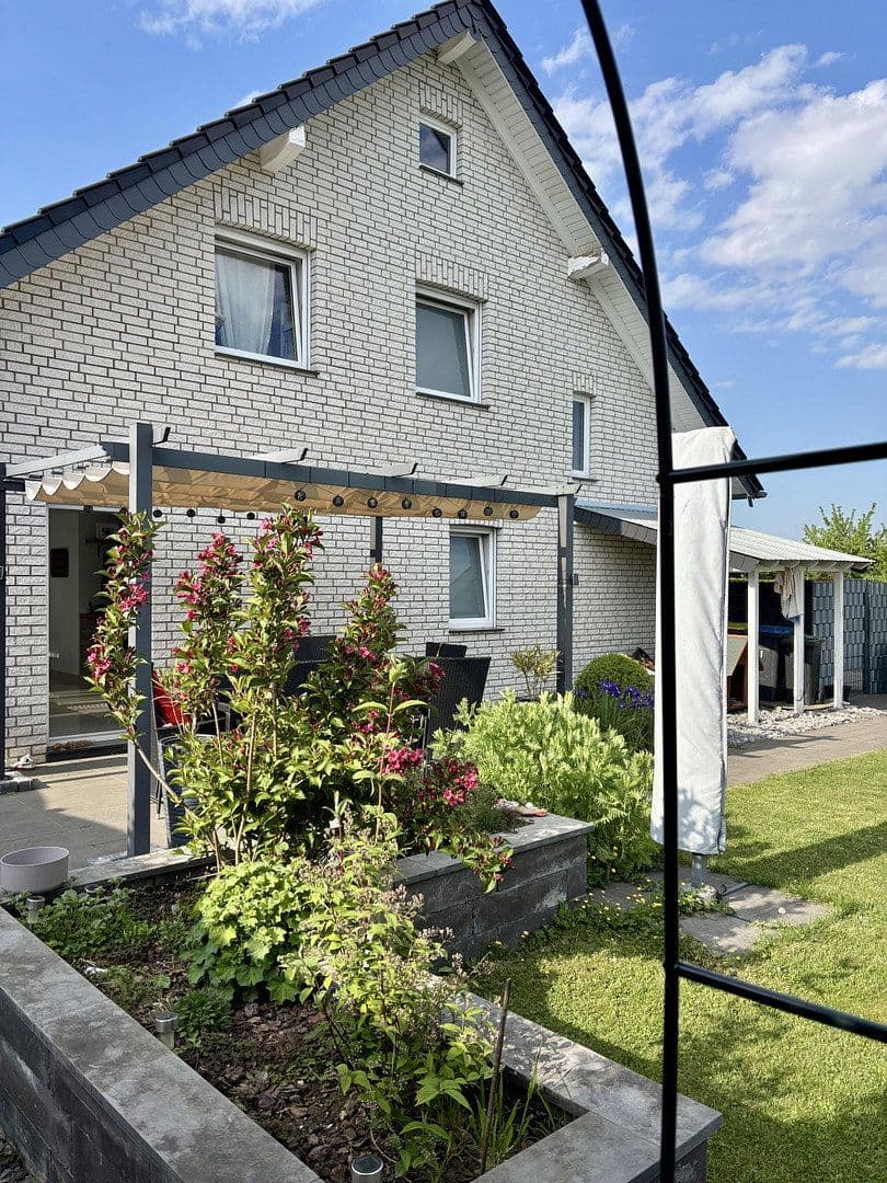 Prodej domu 142 m², pozemek 563 m², Niederzier, Severní Porýní-Vestfálsko Prodej domu 142 m², pozemek 563 m², Niederzier, Severní Porýní-Vestfálsko