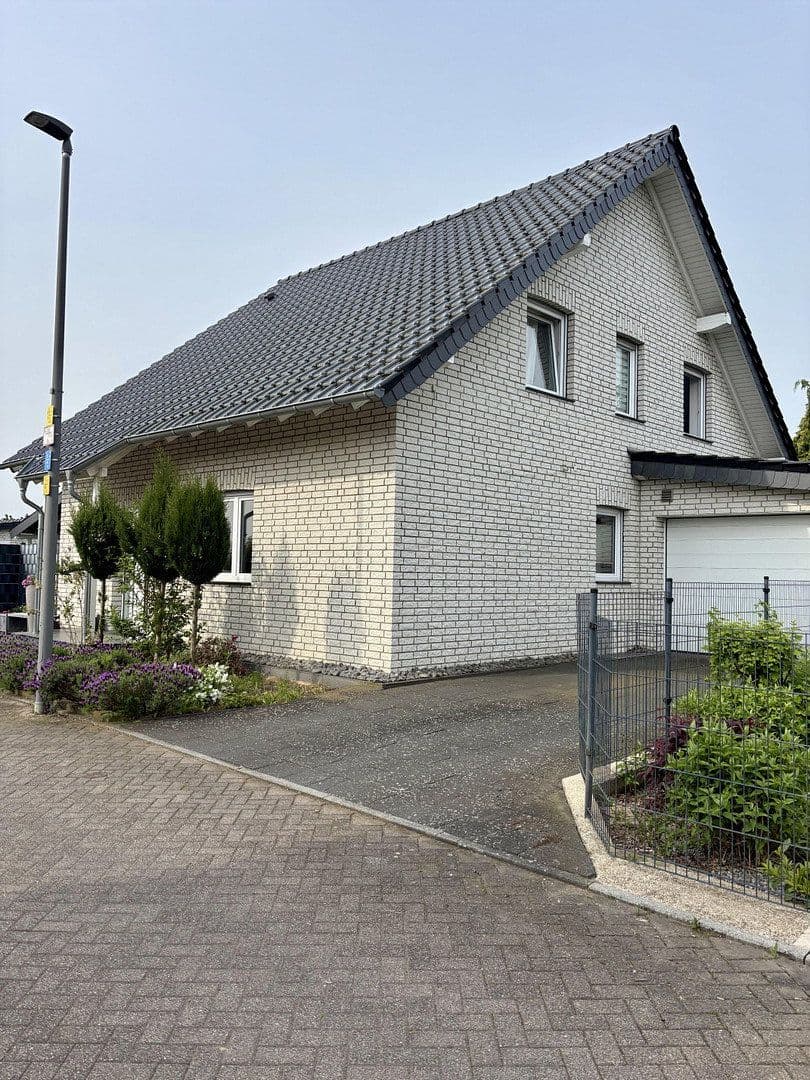Prodej domu 142 m², pozemek 563 m², Niederzier, Severní Porýní-Vestfálsko Prodej domu 142 m², pozemek 563 m², Niederzier, Severní Porýní-Vestfálsko