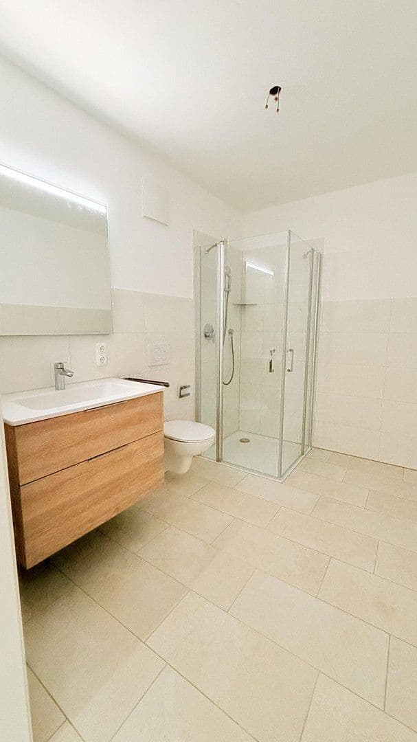 Pronájem bytu 2+1 53 m², Berchtersgadener Straße 13, Burghausen, Bavorsko Pronájem bytu 2+1 53 m², Berchtersgadener Straße 13, Burghausen, Bavorsko