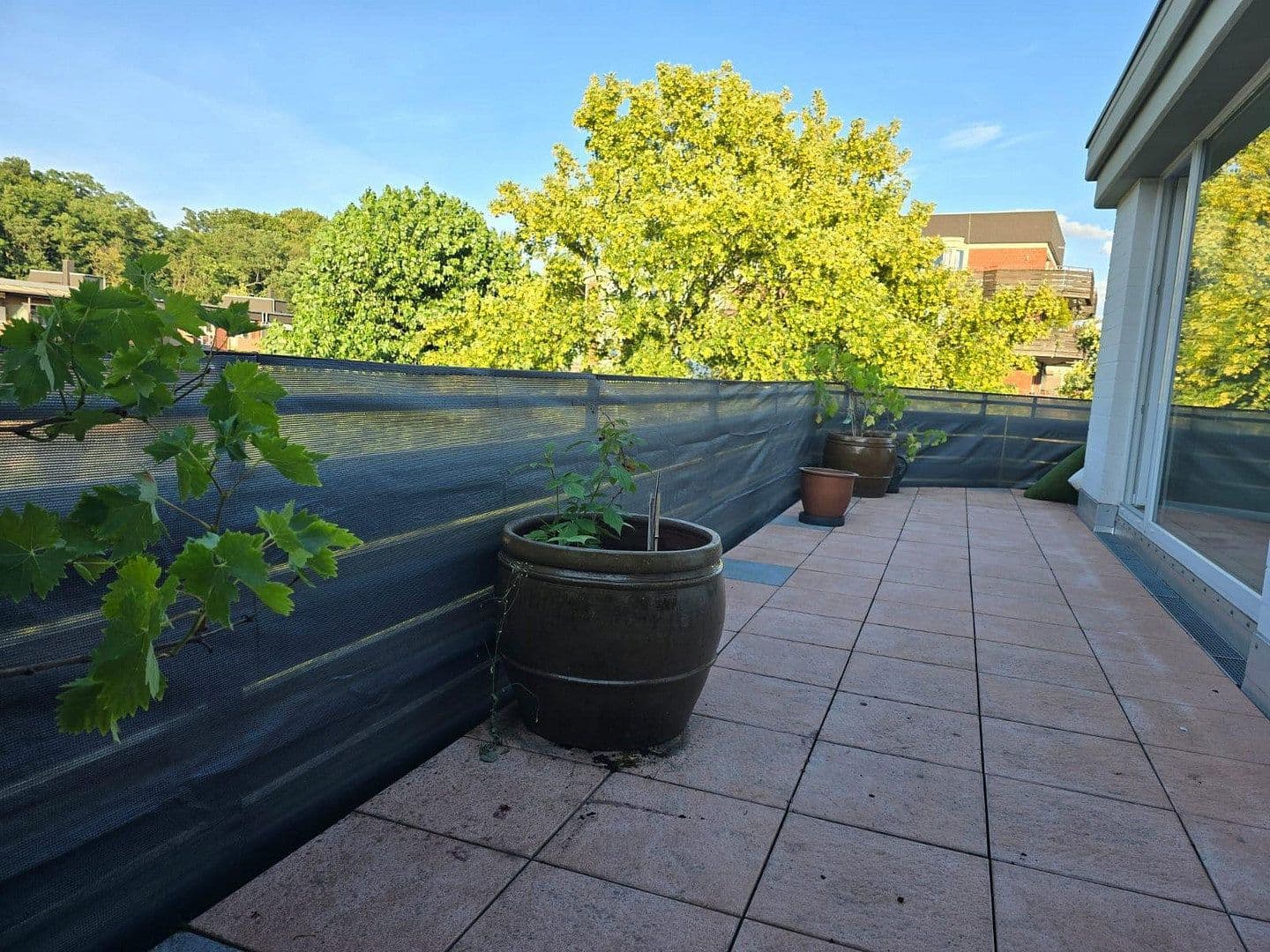Pronájem bytu 3+1 93 m², Josef-Neuberger-Straße 26, Düsseldorf, Severní Porýní-Vestfálsko Pronájem bytu 3+1 93 m², Josef-Neuberger-Straße 26, Düsseldorf, Severní Porýní-Vestfálsko